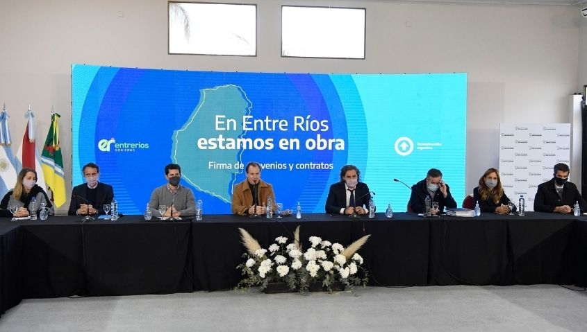 Bordet firmó convenios y contratos de obras con Nación y pasó factura a la gestión Macri