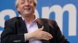 Un 7D, Néstor firmó la fusión de Cablevisión y Multicanal 