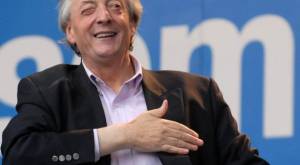 Un 7D, Néstor firmó la fusión de Cablevisión y Multicanal