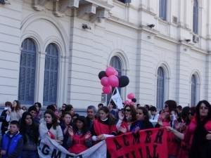Siguen pegando abajo