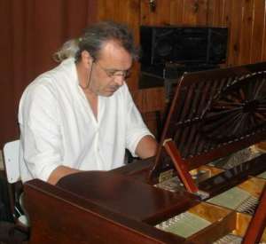 Rom&aacute;n R&iacute;os: un artista vers&aacute;til