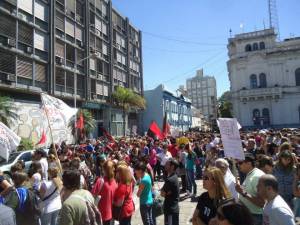 En la lucha por salarios se dirime qui&eacute;n paga los costos de la crisis del capitalismo 
