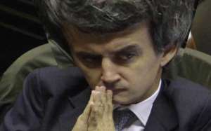 El chantaje: &ldquo;arriesgar salarios a cambio de empleo&rdquo;