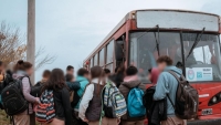 La suspensión del transporte escolar moviliza al gremio y a las comunidades educativas