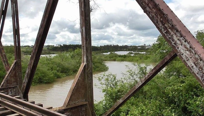 Puente de Fierro, sobre el arroyo Picardía. Santo Tomé, Corrientes.