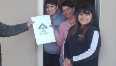 Viviendas sociales: 138 familias de Concepci&oacute;n del Uruguay recibieron su t&iacute;tulo de propiedad