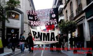 Medios de comunicaci&oacute;n, kirchnerismo y macrismo