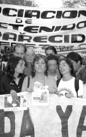 Adriana de pie por memoria, verdad y justicia