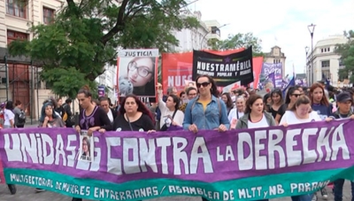 Con bronca por la resoluci&oacute;n del STJ, Paran&aacute; march&oacute; contra la violencia machista