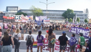 En Entre R&iacute;os se march&oacute; por la eliminaci&oacute;n de la violencia contra las mujeres