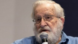 Chomsky advierte &quot;riesgos inminentes de guerra civil&quot; en Estados Unidos
