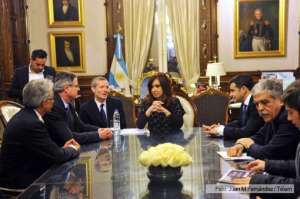 El gobierno nacional entreg&oacute; la soberan&iacute;a hidrocarbur&iacute;feras