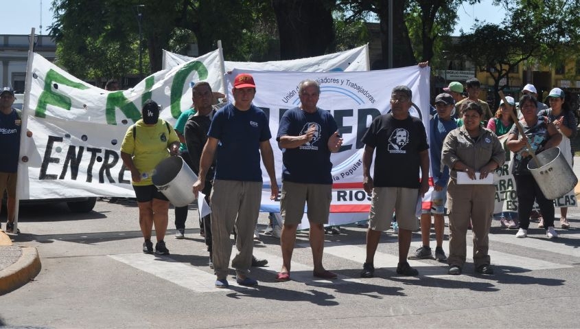 Movimientos sociales de La Paz marcharon al municipio ante la falta de respuestas a sus reclamos