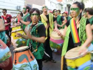  El pueblo tamborilea su libertad